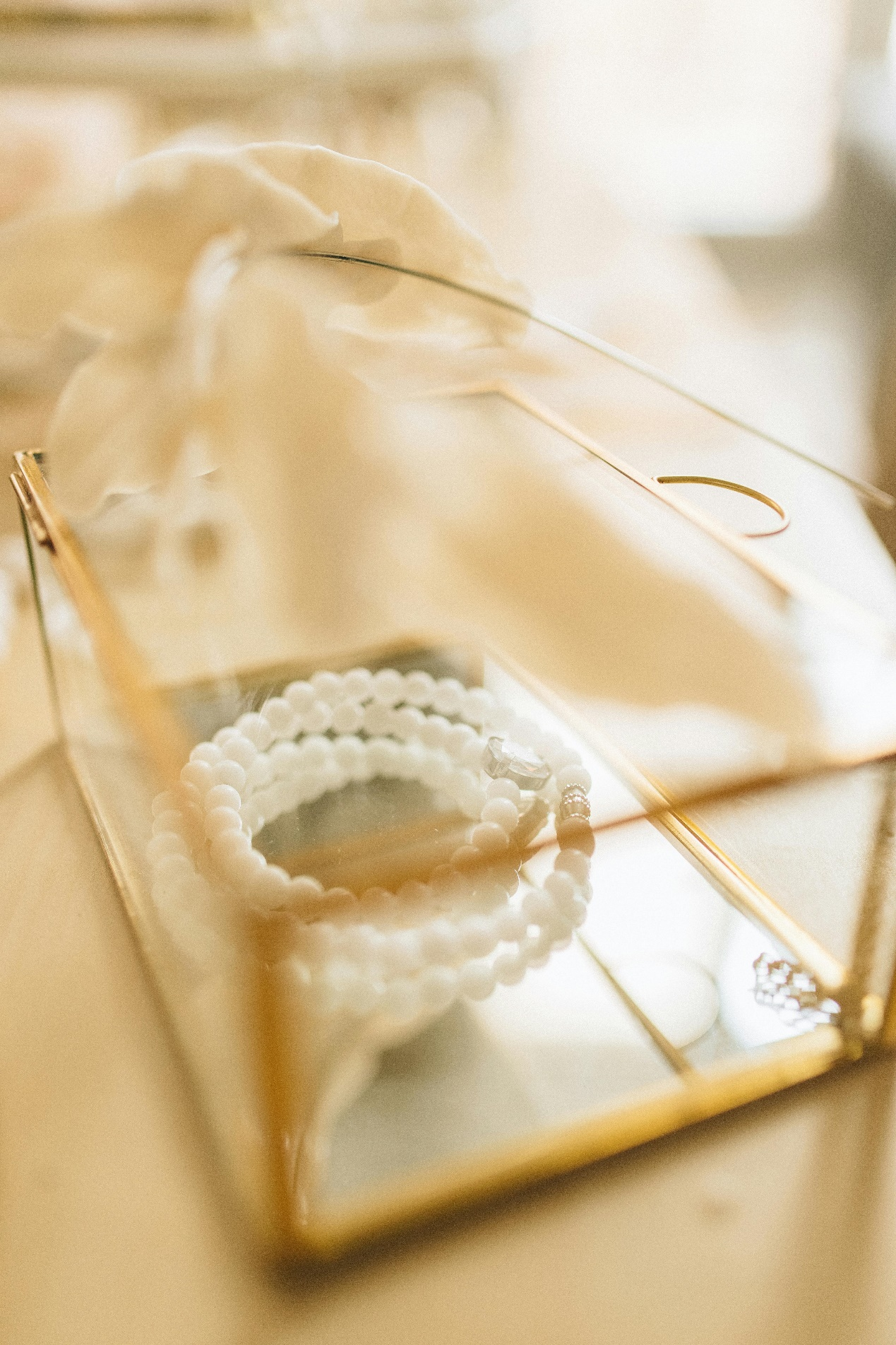 A Pearl Necklace to Record Years and Love