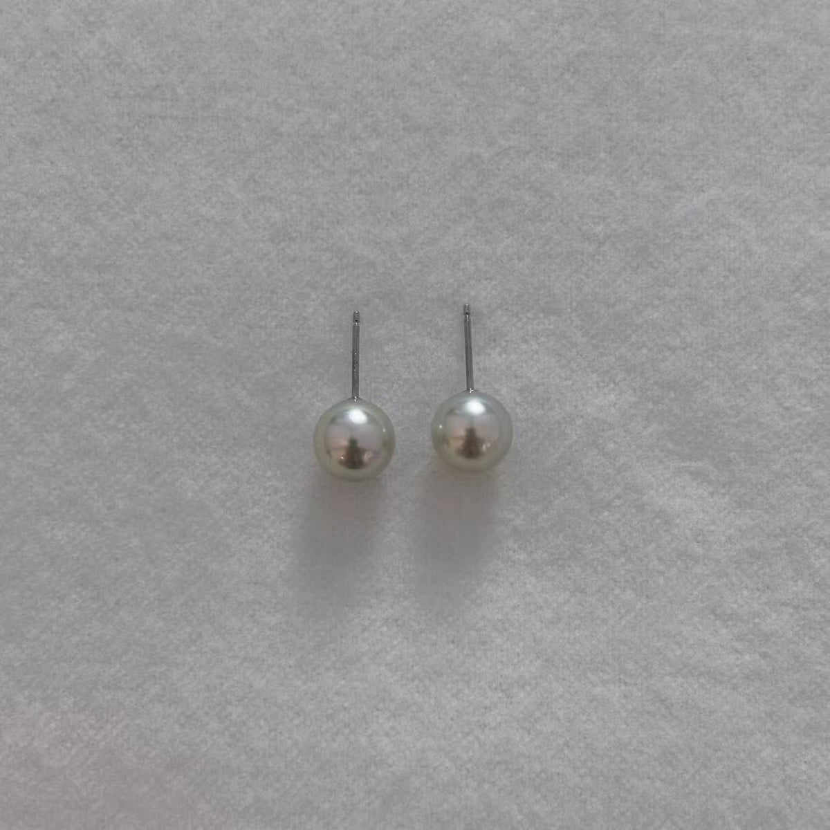 7.5-8.0mm Certified Madama White Akoya Round Pearl Stud Earrings