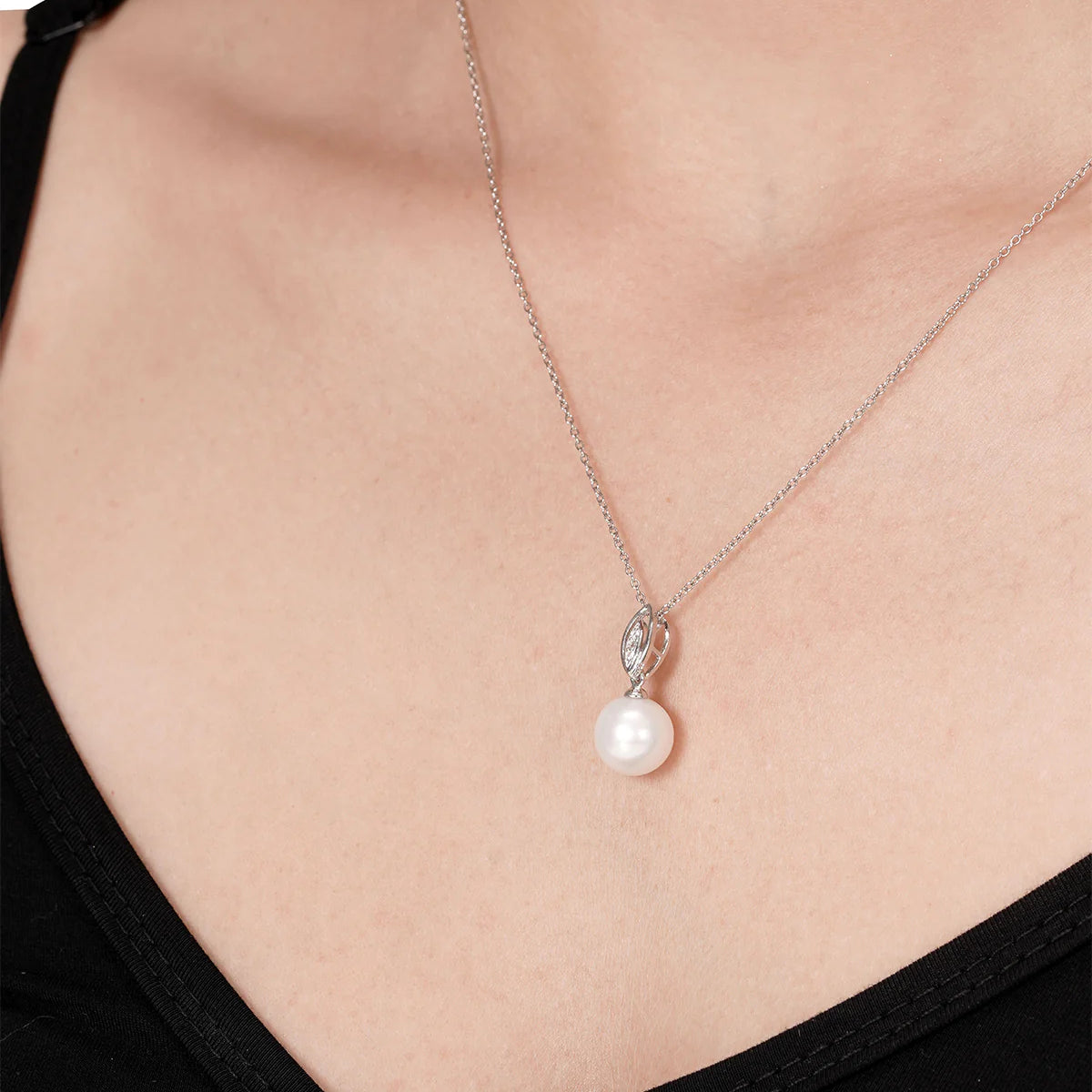 Freshwater Pearl Silver Oval Diamond Pendant