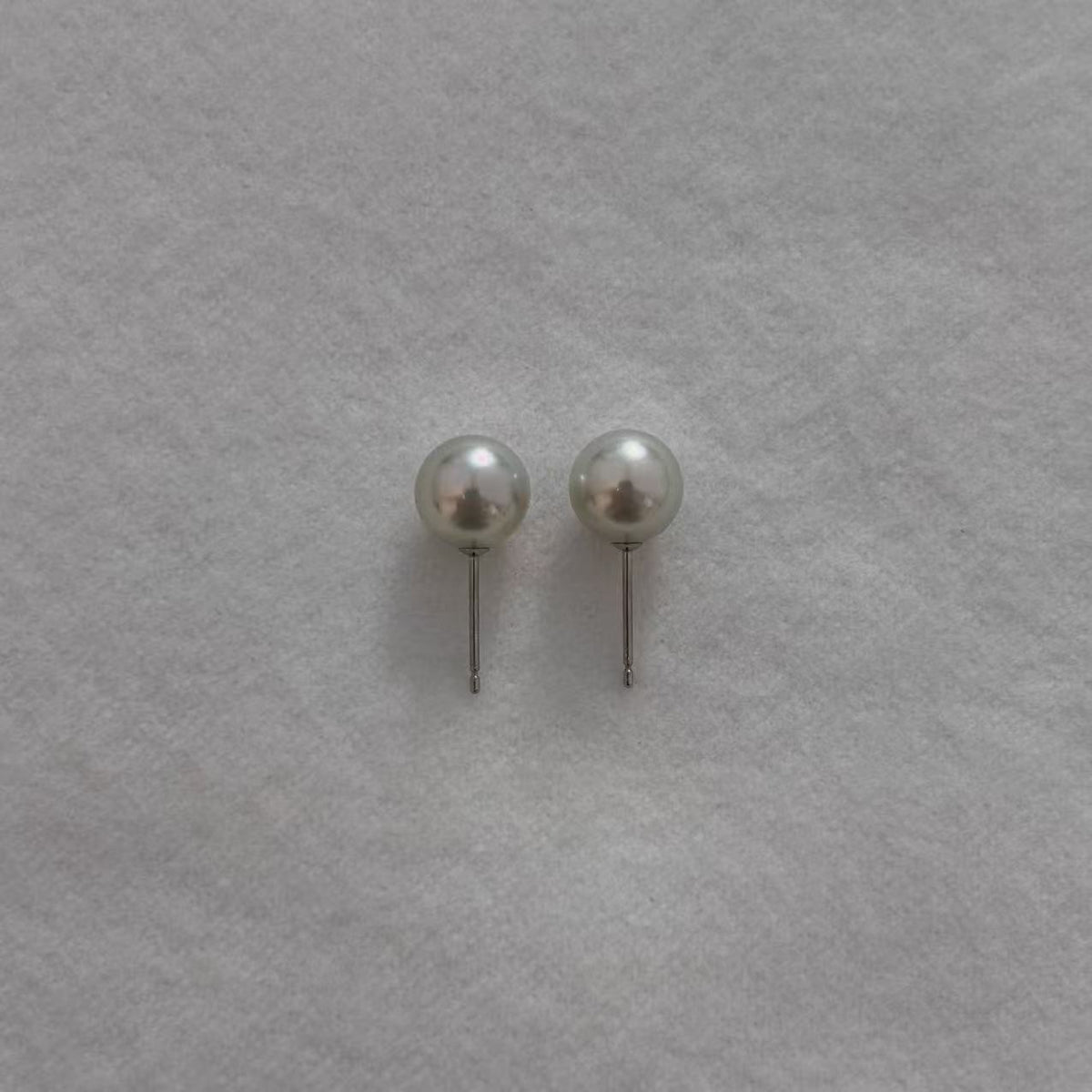 7.5-8.0mm Certified Madama White Akoya Round Pearl Stud Earrings